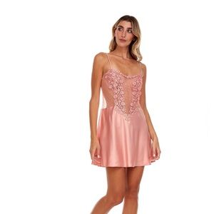 Medium NWT Flora Nikrooz “Canyon” Lace Chemise